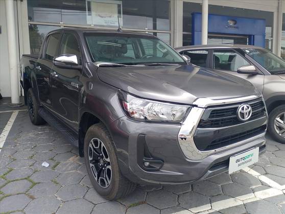 TOYOTA HILUX 2.8 D-4D TURBO DIESEL CD SRV 4X4 AUTOMÁTICO